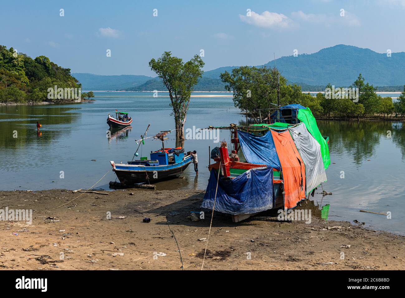Bateau tzigane de mer près de Maungmagan, Dawei, mon état, Myanmar (Birmanie), Asie Banque D'Images