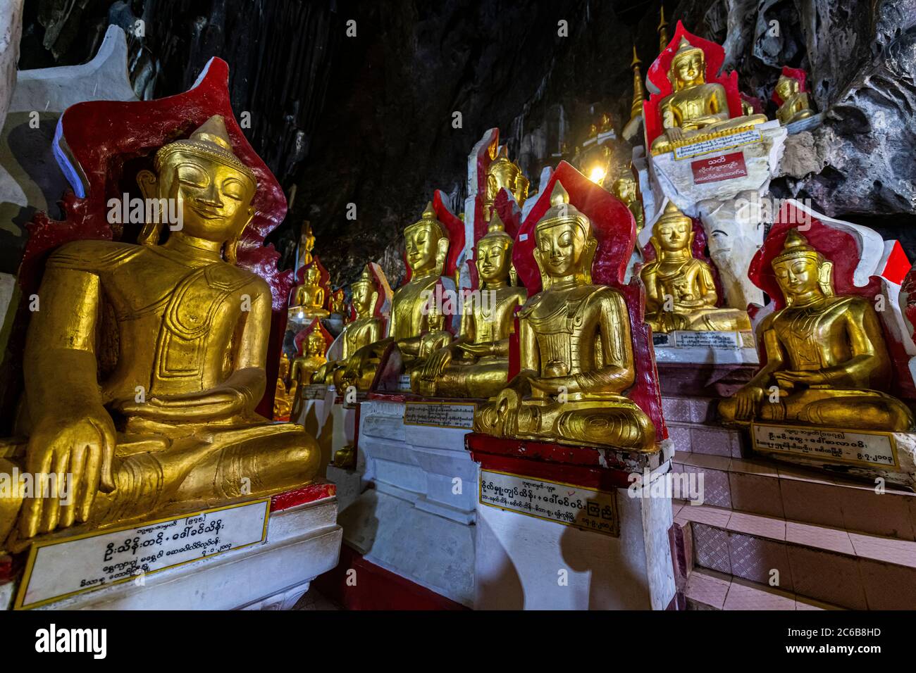 Images de Bouddha doré dans les grottes de Pindaya, état de Shan, Myanmar (Birmanie), Asie Banque D'Images