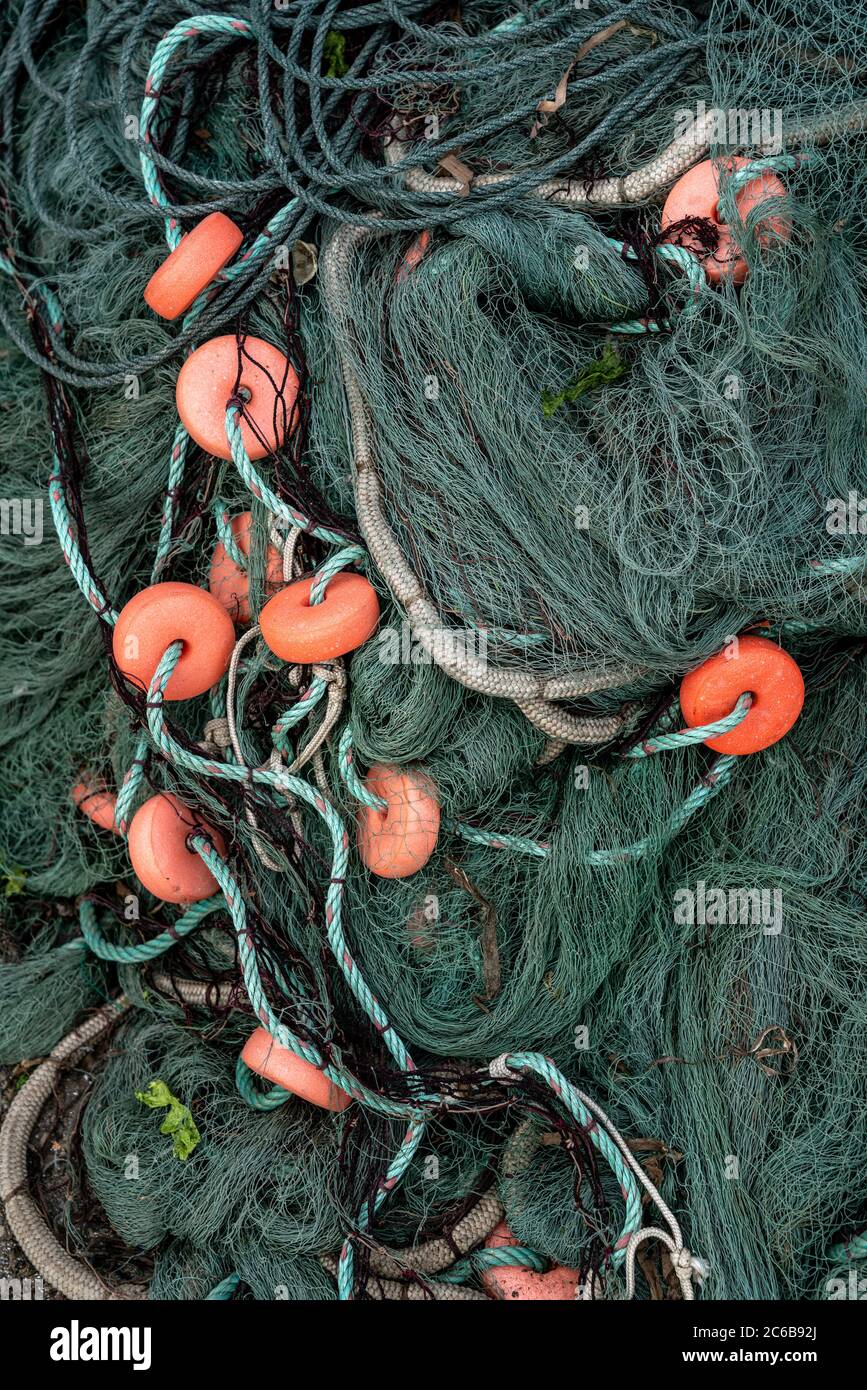 Vue en hauteur sur un filet de pêche vert enchevêtré Banque D'Images