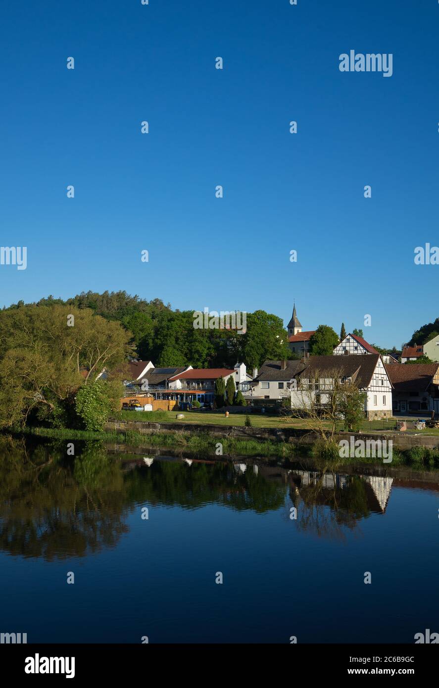 Vue sur le village allemand appelé Affoldern Banque D'Images