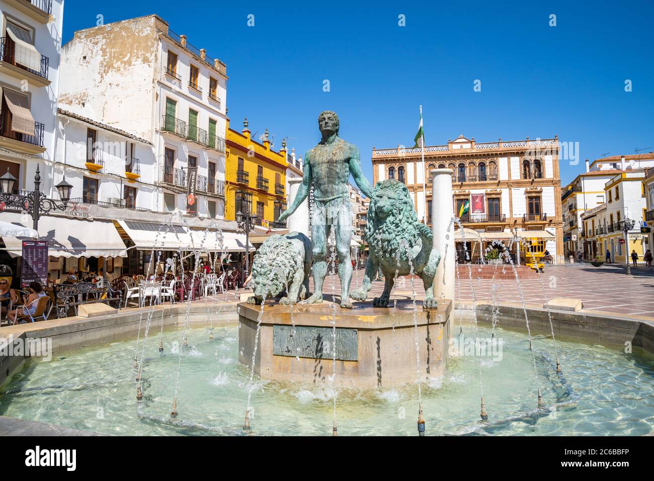 Statue d'Hercule et deux lions dans une fontaine à la Plaza del Socorro, Ronda, Andalousie, Espagne, Europe Banque D'Images