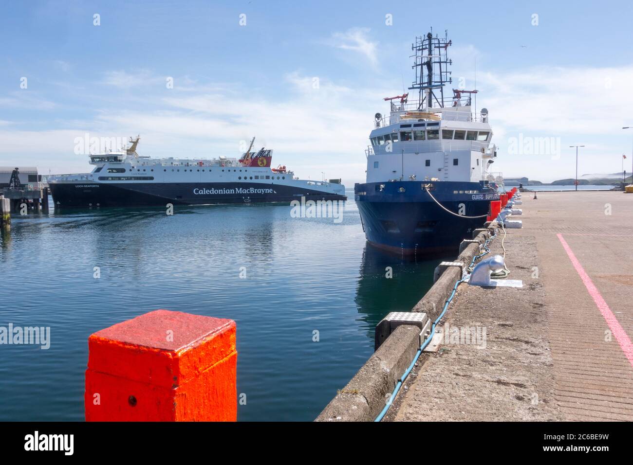 Le navire de ravitaillement offshore du fournisseur de la garde a été amarré au port de Stornoway, île de Lewis, îles occidentales, Hébrides extérieures, Écosse, Royaume-Uni Banque D'Images