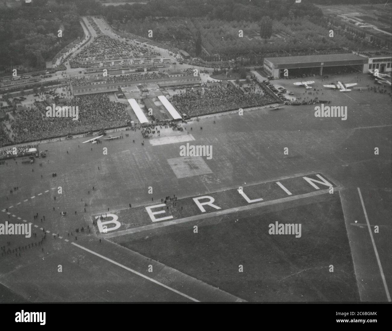 Photos de vol et divers Heinrich Hoffmann photos 1934 photographe officiel d'Adolf Hitler, et un homme politique et éditeur nazi, qui était membre du cercle intime d'Hitler. Banque D'Images