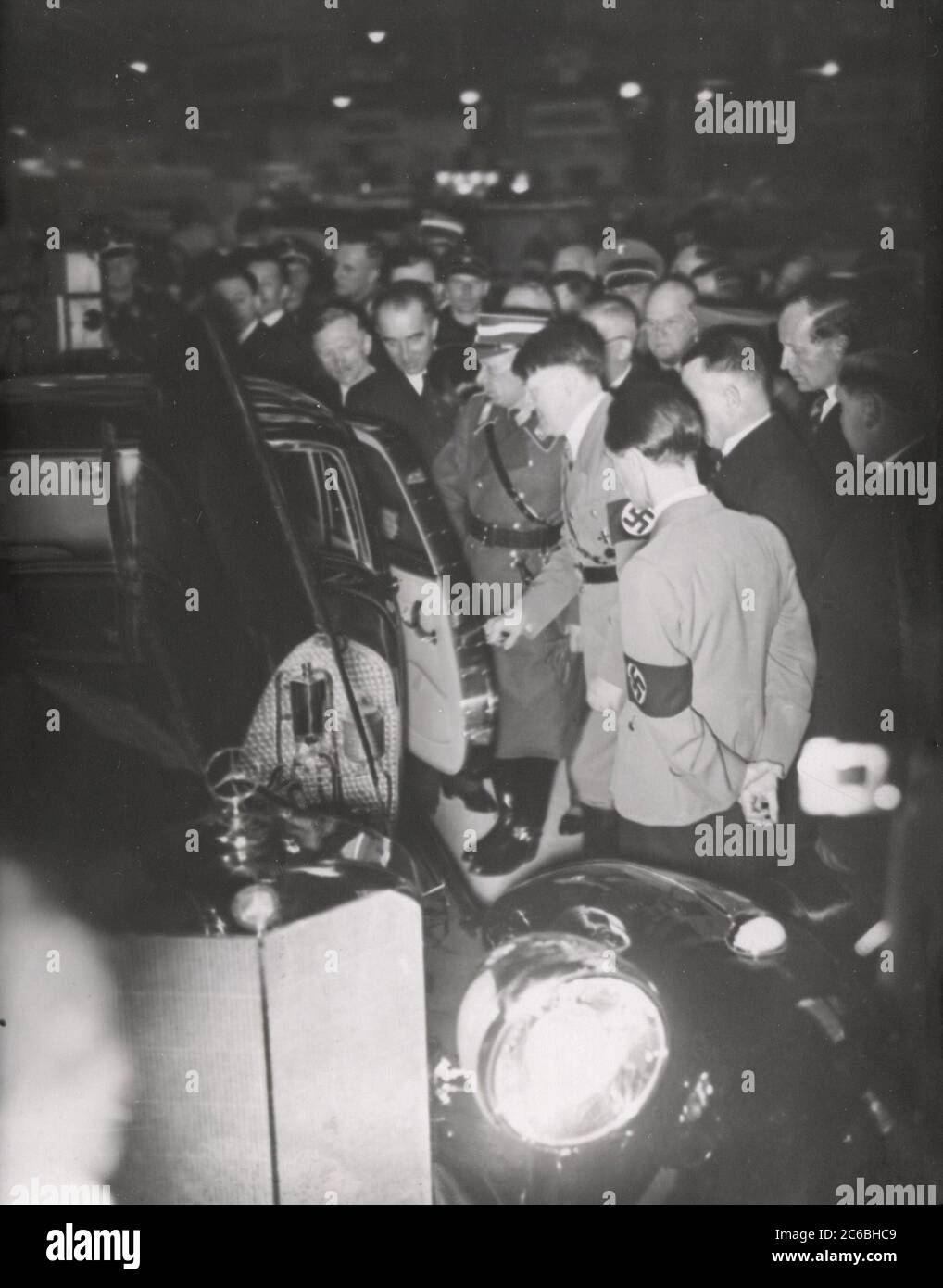 Hitler et goering visitent l'exposition automobile Heinrich Hoffmann photographies 1934 le photographe officiel d'Adolf Hitler, et un politicien et éditeur nazi, qui était membre du cercle intime d'Hitler. Banque D'Images
