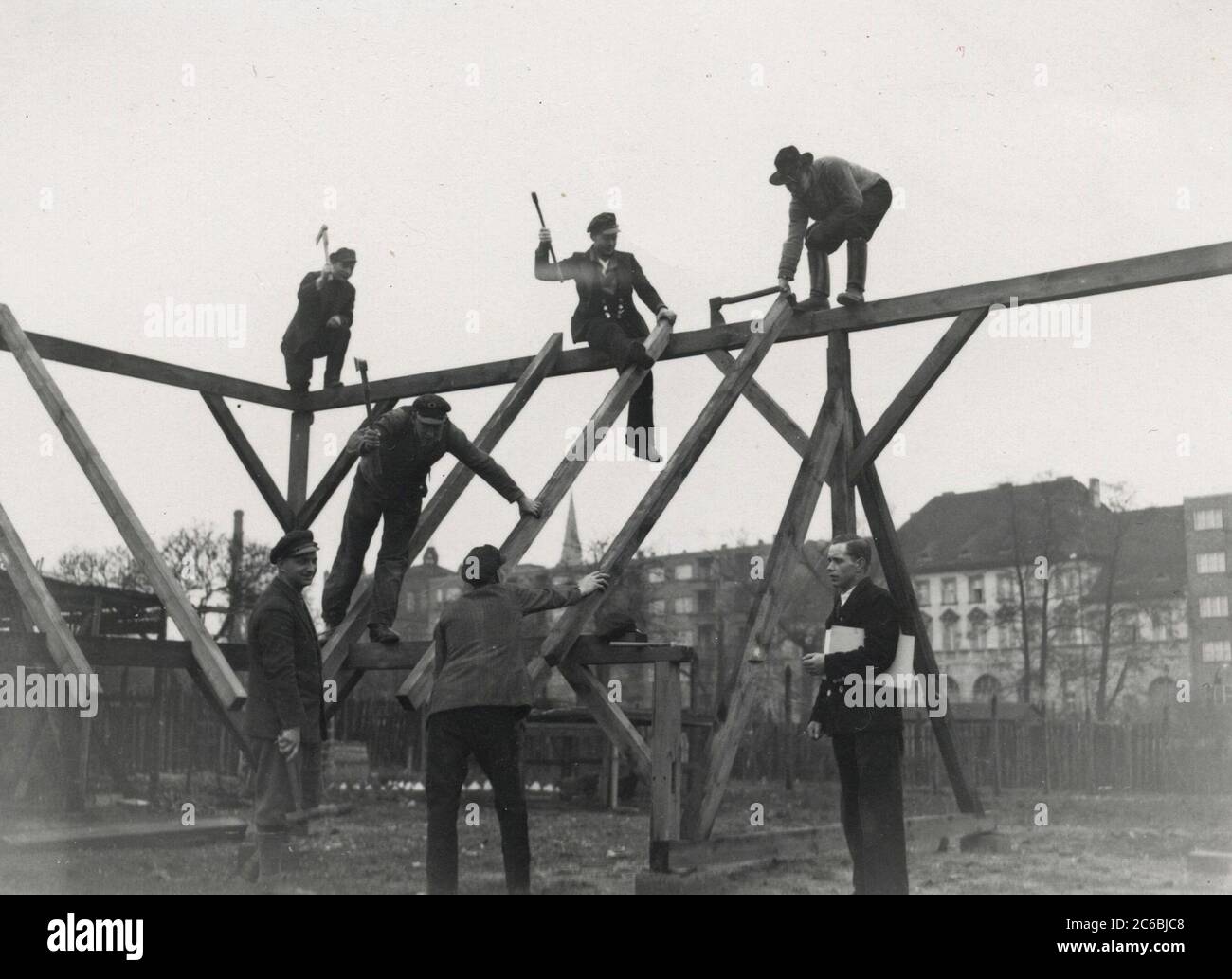 Reichswufswettkampf Groupe de spécialistes carpentiers Heinrich Hoffmann photographies 1934 photographe officiel d'Adolf Hitler, et un politicien et éditeur nazi, qui était membre du cercle intime d'Hitler. Banque D'Images