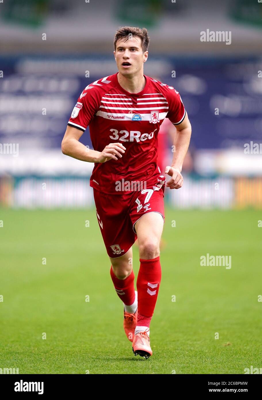 Paddy McNair de Middlesbrough lors du match de championnat Sky Bet à la Den, Londres. Banque D'Images