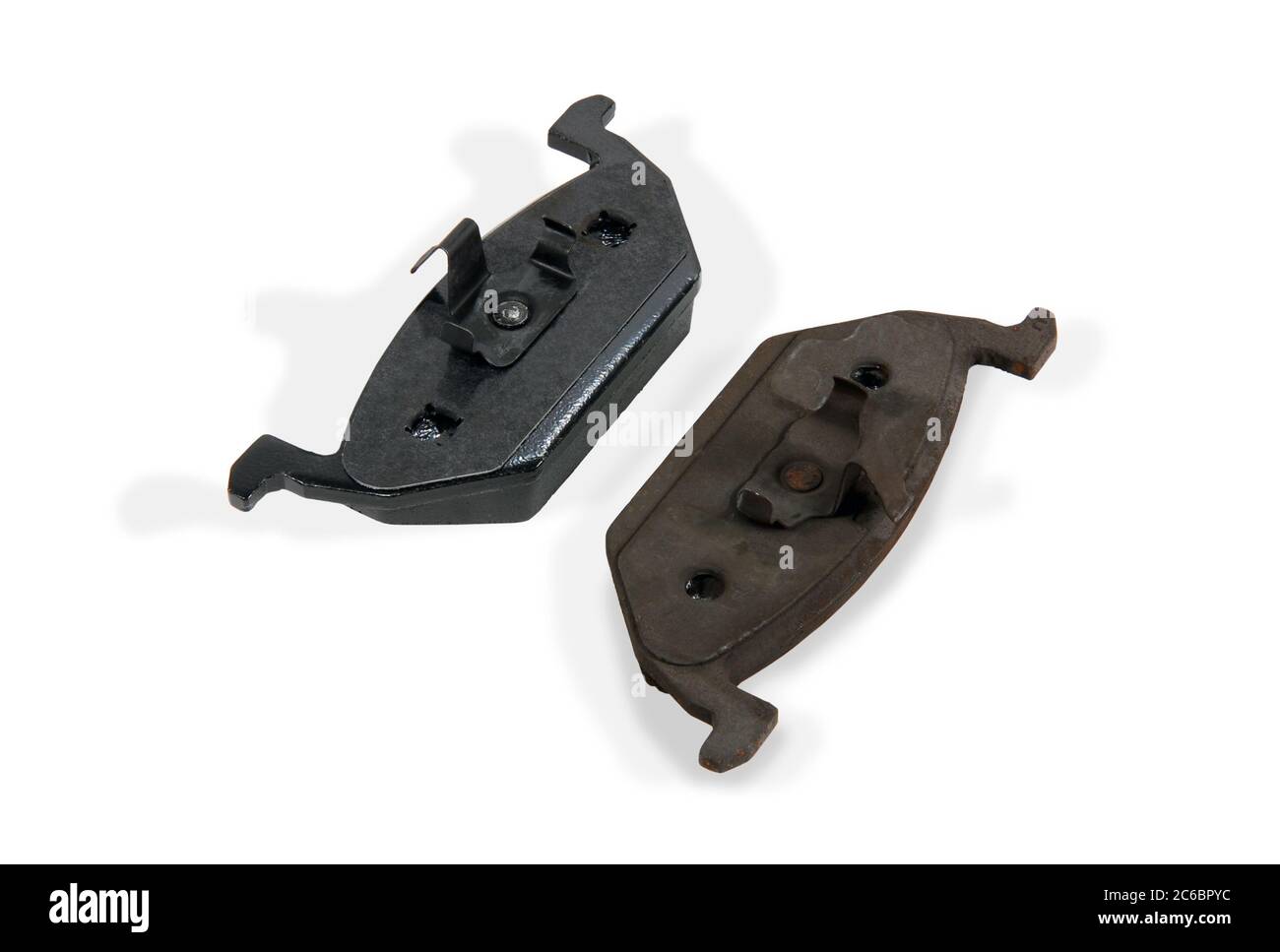 Plaquettes de frein neuves et anciennes. Plaquettes de frein. Une plaquette de frein neuve et une ancienne pour voiture Banque D'Images