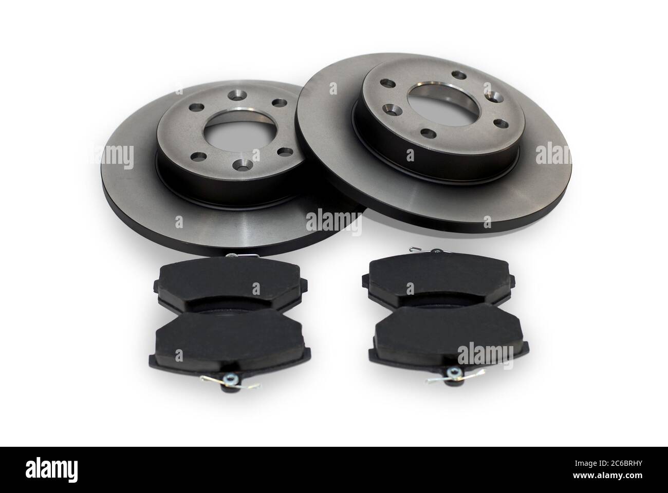 Plaquettes et disques de frein. Quatre plaquettes de frein et deux nouveaux disques de frein pour la voiture. Banque D'Images