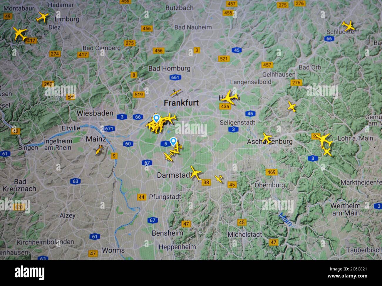 Trafic aérien sur la région de Francfort (08 juillet 2020, UTC 15.56) sur le site Internet de Flightracar 24 par Svenska Resenätverket AB Banque D'Images