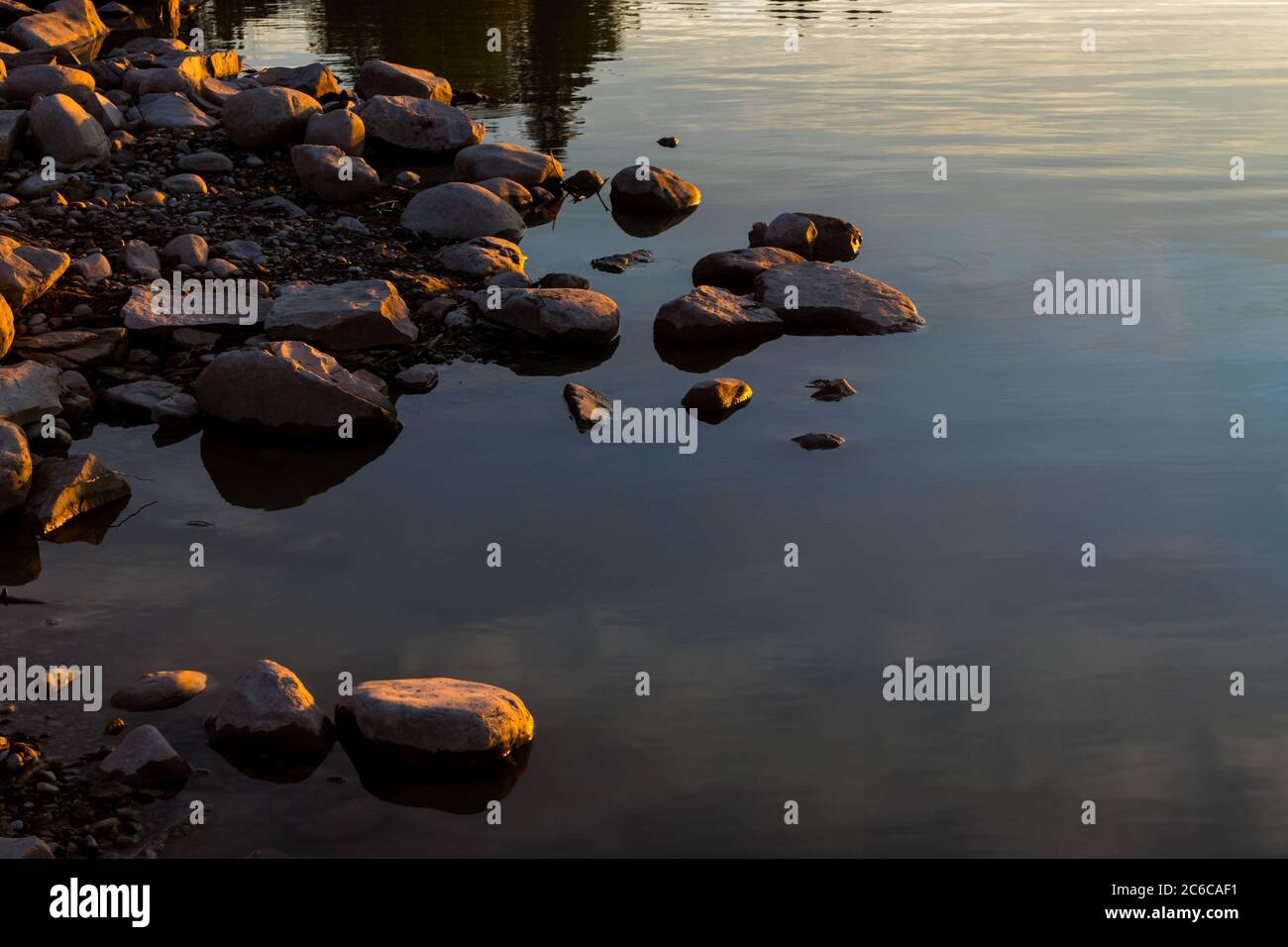 Coucher du soleil sur les rochers Banque D'Images