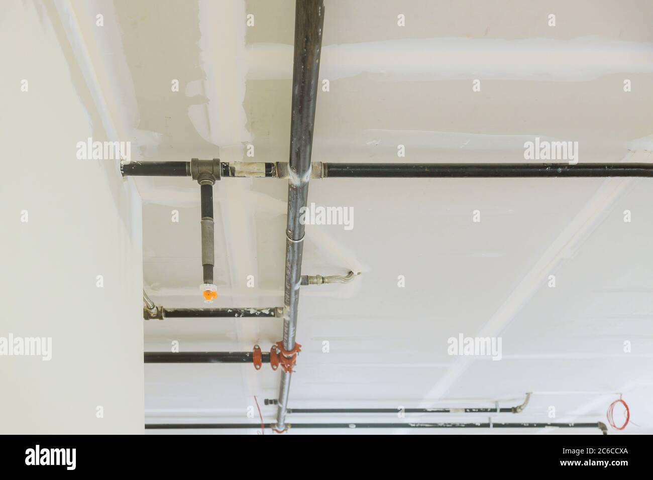 Système d'extincteurs automatiques montés au plafond pour équipements de lutte contre la sécurité sprinkleur sur le plafond sélectionné Banque D'Images