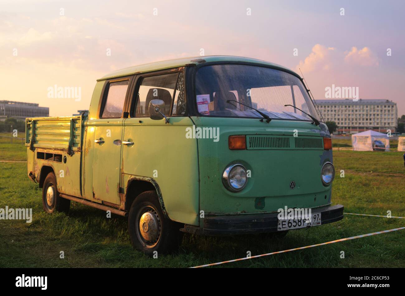 MOSCOU/RUSSIE, VERS JUILLET 2009 ; Autoexotica 2009. Pick-up Volkswagen T2. Banque D'Images