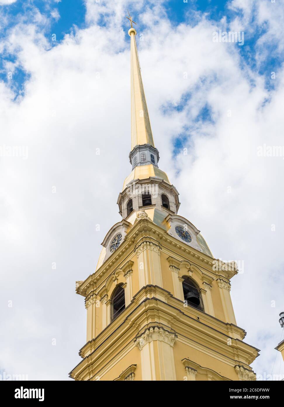 Vue sur la cathédrale Pierre et Paul de la forteresse Pierre et Paul, Saint-Pétersbourg, Russie Banque D'Images
