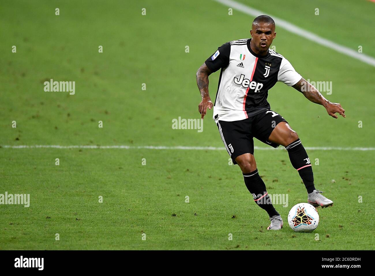 Milan, Italie - 07 juillet 2020 : Douglas Costa de Juventus FC en action pendant la série UN match de football entre l'AC Milan et le Juventus FC. AC Milan a remporté 4-2 victoires sur Juventus FC. Crédit: Nicolò Campo/Alay Live News Banque D'Images