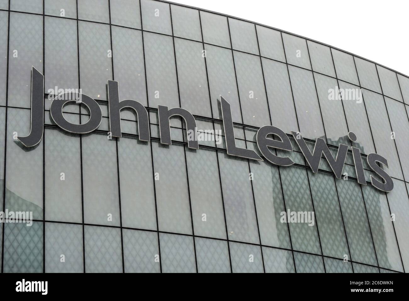Birmingham, West Midlands, 9 juillet 2020. John Lewis a annoncé que 8 magasins ne rouvriront pas, y compris le magasin phare Grand Central de Birmingham qui n'a été ouvert qu'en septembre 2015 dans le cadre d'une transformation majeure de 600 M£ de New Street Station. Le magasin a été considéré comme un succès majeur dans le secteur JL. Crédit : Sam Holiday/Alay Live News Banque D'Images