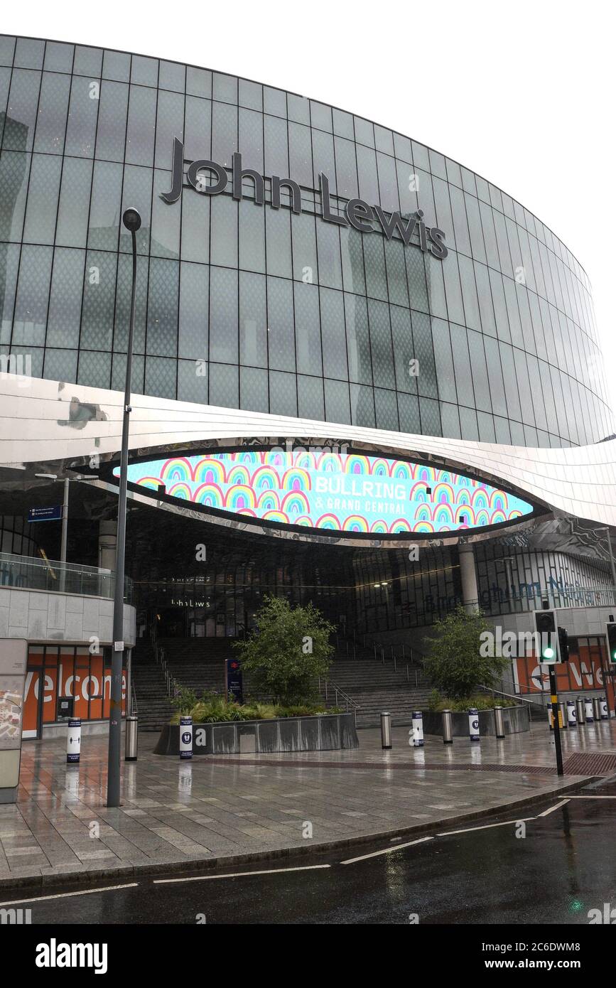 Birmingham, West Midlands, le 9 juillet 2020. John Lewis a annoncé que 8 magasins ne rouvriront pas, y compris le magasin phare Grand Central de Birmingham qui n'a ouvert ses portes qu'en septembre 2015 dans le cadre d'une transformation majeure de 600 millions de livres sterling de New Street Station. Le magasin a été considéré comme un succès majeur dans l'entreprise JL. Crédit : arrêtez Press Media/Alamy Live News Banque D'Images