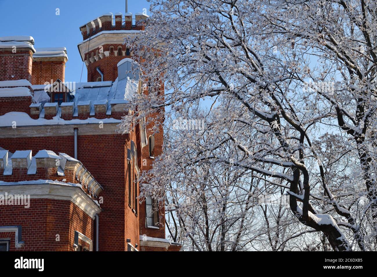 Château néogothique d'Oldenburg dans parc d'hiver, Romon, Voronezh, Russie Banque D'Images