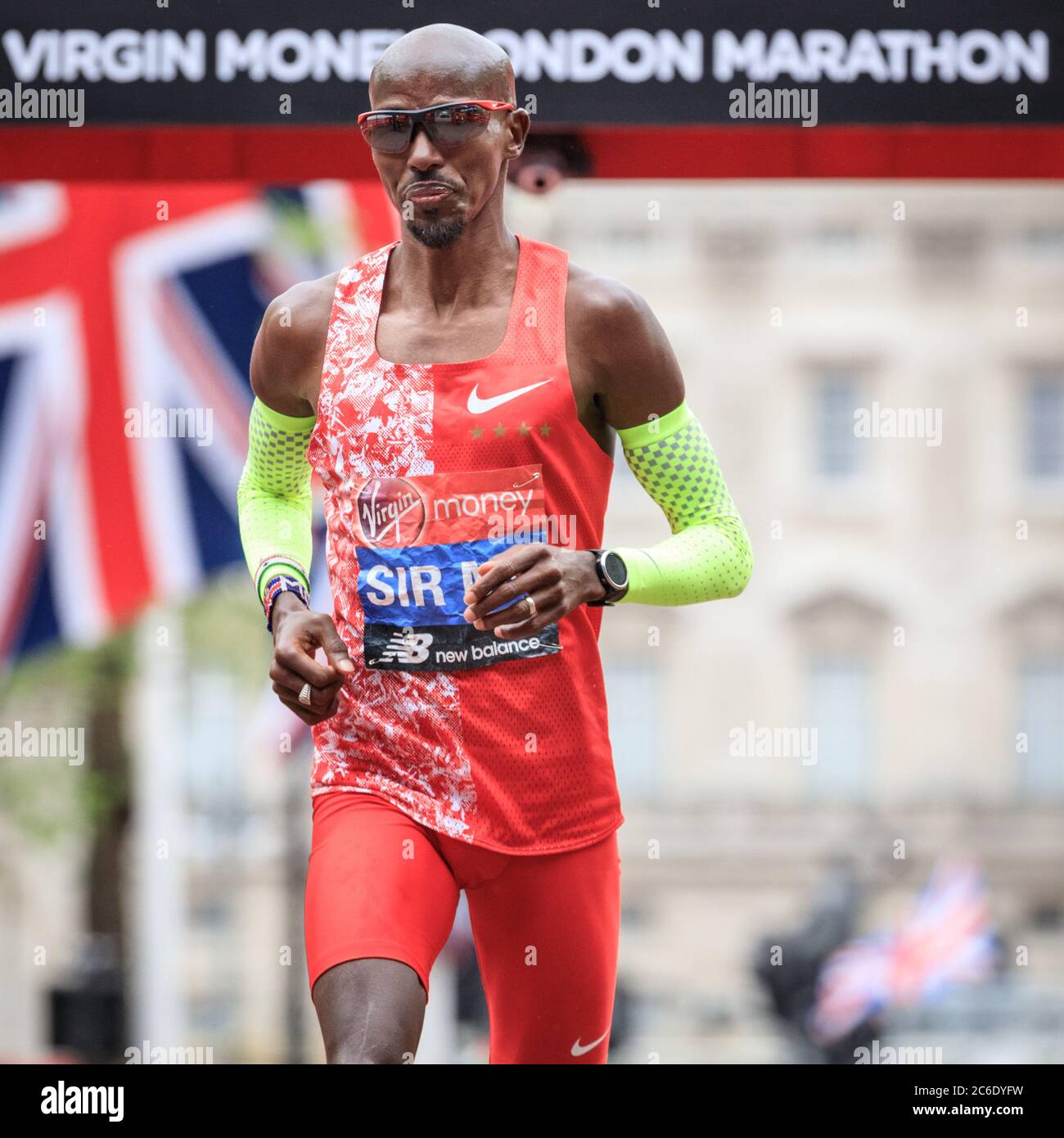 Sir Mo Farah, GBR traverse la ligne d'arrivée en 5e position, Virgin Monkey London Marathon 2019, Londres, Royaume-Uni Banque D'Images