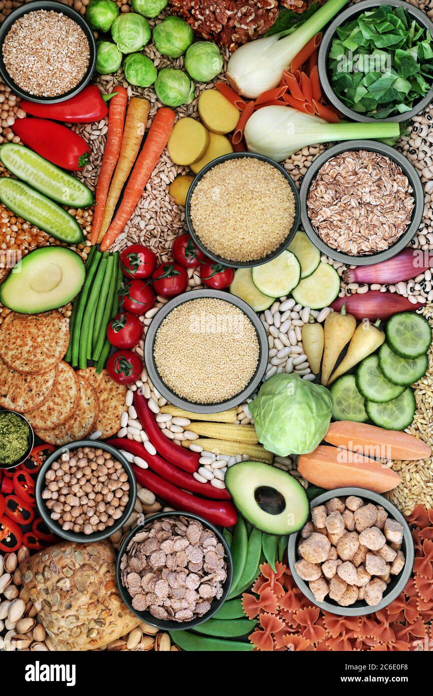 Aliments santé pour un régime végétalien à base de plantes avec des aliments riches en protéines, vitamines, minéraux, anthocyanines, oméga 3, antioxydants, glucides et fibres. Banque D'Images