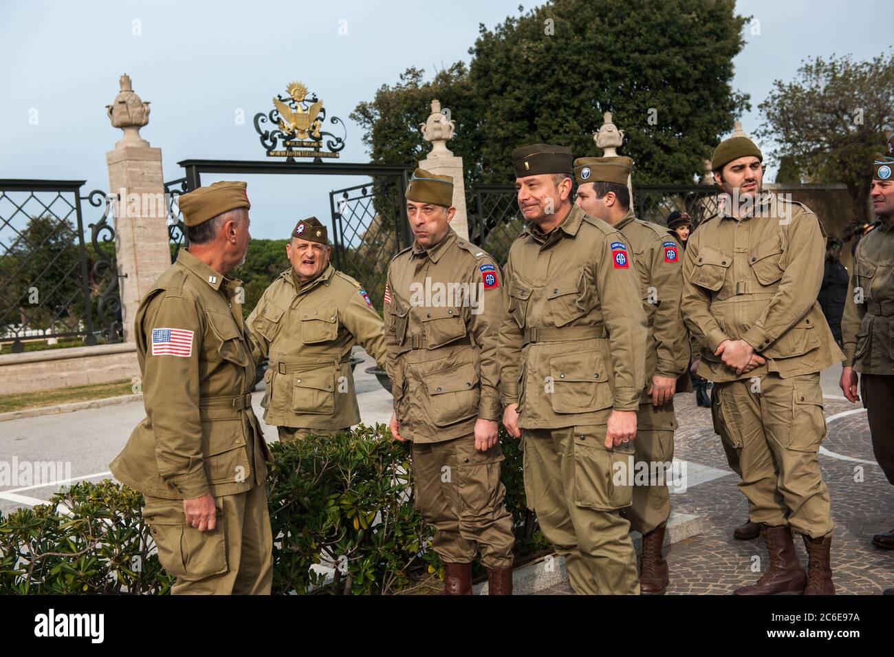 Nettuno, Rome Italie : Cimetière américain Sicile-Rome, 73e anniversaire du débarquement d'Anzio en 1944. Les figures portent des uniformes de l'armée américaine. © Andrea Banque D'Images