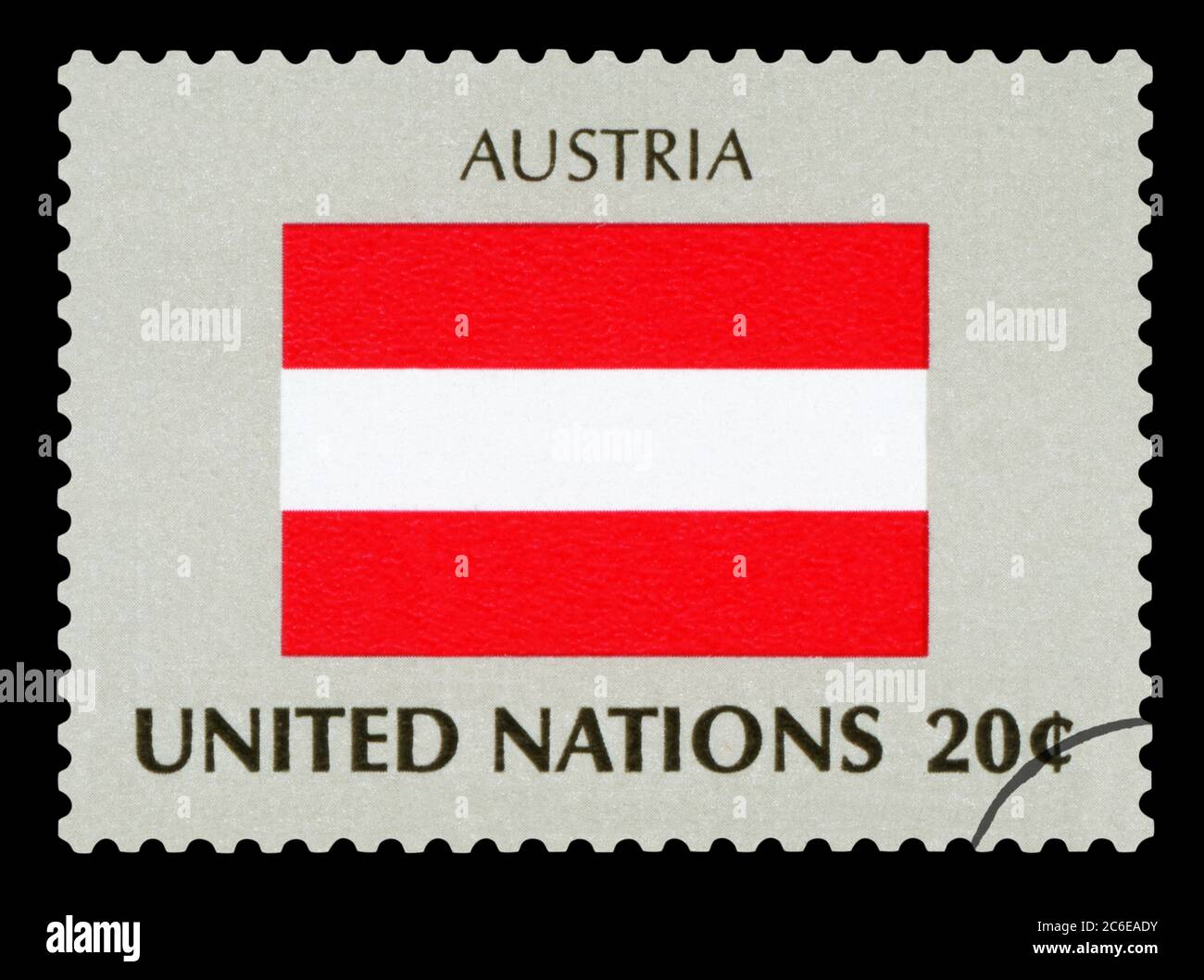 AUTRICHE - timbre de poste du drapeau national autrichien, série des Nations Unies, vers 1984. Isolé sur fond noir. Banque D'Images