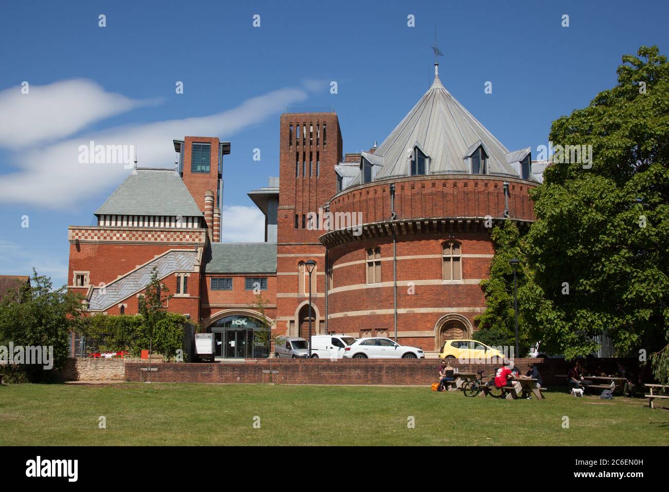 Le Royal Shakespeare Theatre de Stratford-upon-Avon dans le Warwickshire au Royaume-Uni, pris le 22 juin 2020. Banque D'Images