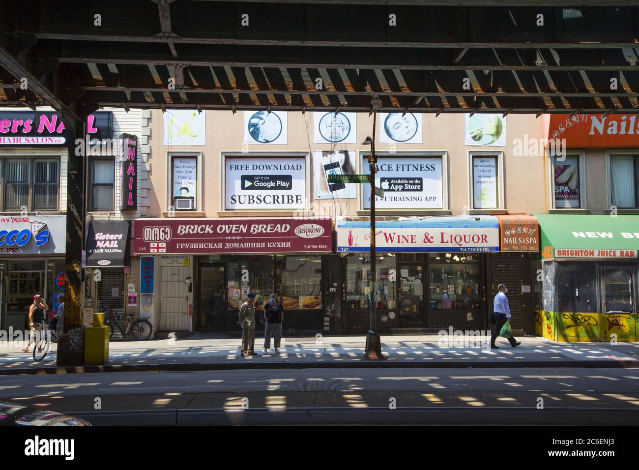 Brighton Beach Avenue à Brighton Beach. Brooklyn un quartier russe à Brooklyn, New York. Banque D'Images