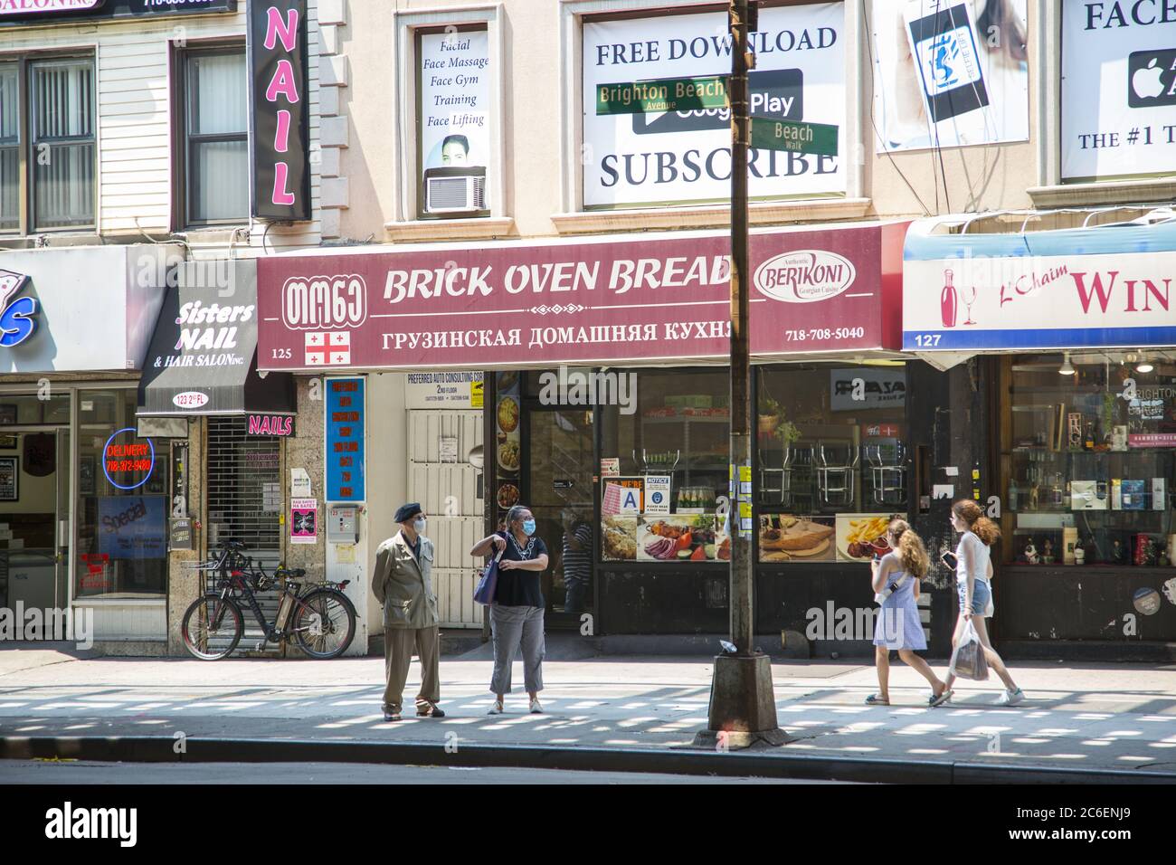 Brighton Beach Avenue à Brighton Beach. Brooklyn un quartier russe à Brooklyn, New York. Banque D'Images
