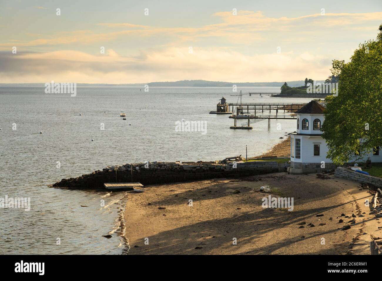 Plage et front de mer en été, Castine, Maine, Nouvelle-Angleterre, États-Unis Banque D'Images