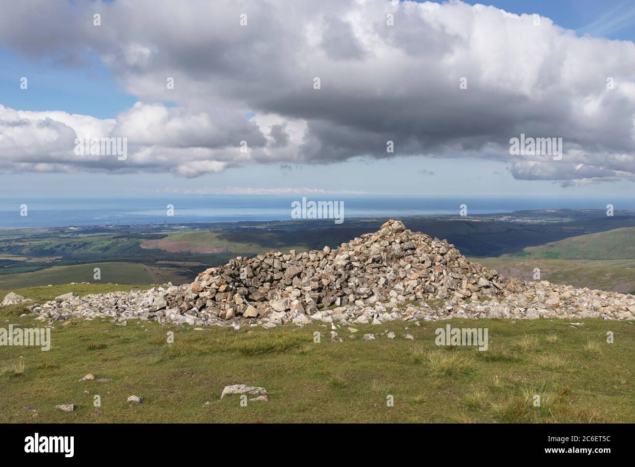 Le Sommet de Seatallan avec la vue Ouest sur la côte à Seascale, Wasdale, Lake District, Cumbria, Royaume-Uni Banque D'Images