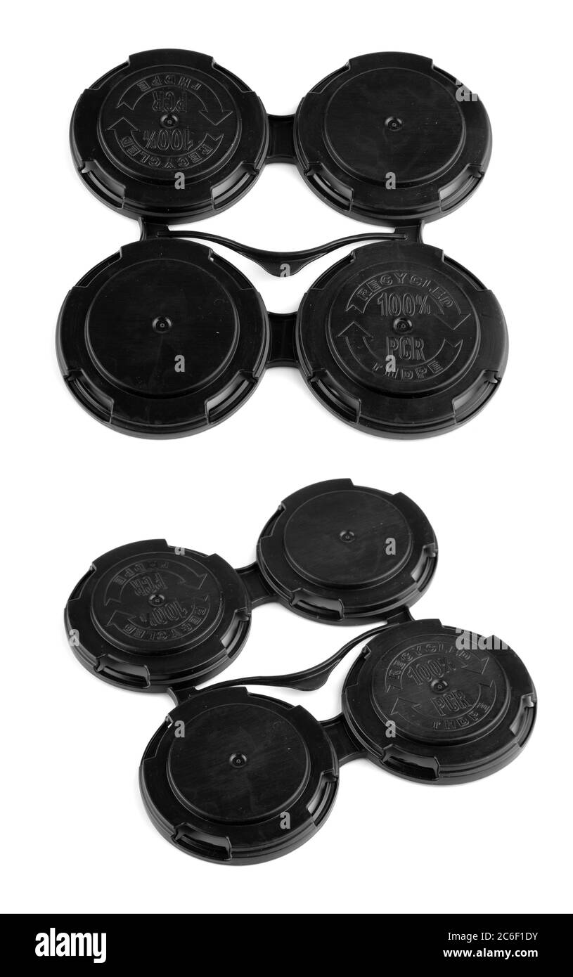 Jeu de quatre couvercles en plastique connectés pour le pack de tasses Banque D'Images