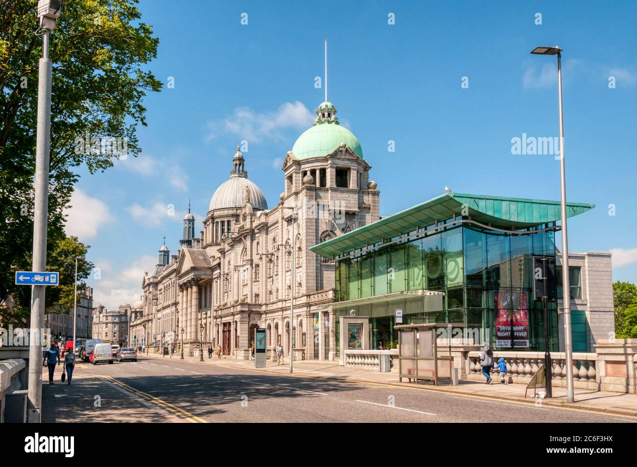 Théâtre de sa Majesté à Aberdeen, conçu par Frank Matcham en 1906. Avec extension moderne par l'architecte Trevor Smith du Conseil municipal d'Aberdeen. Banque D'Images