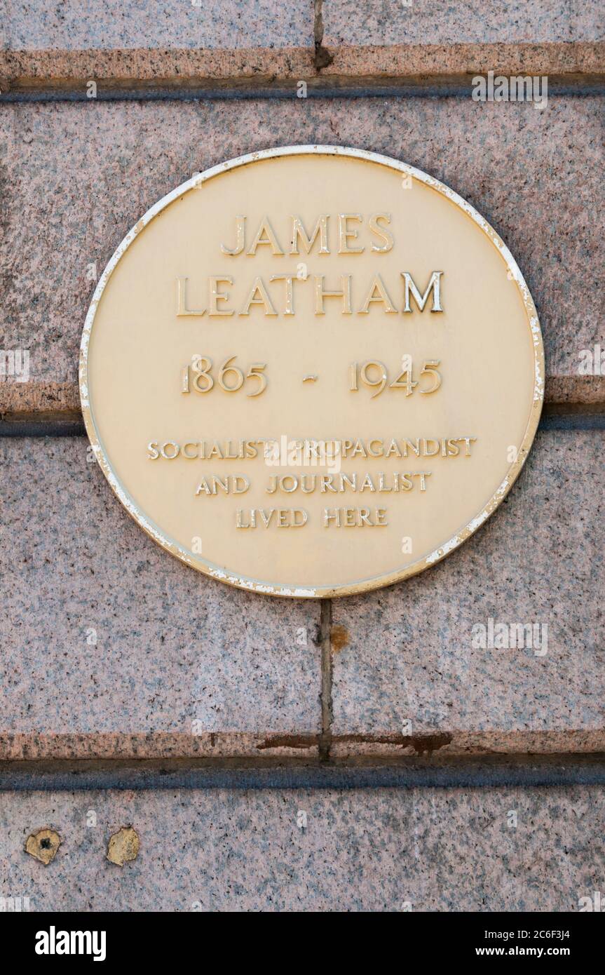 Plaque sur la maison occupée par James Leatham, popagandiste socialiste et journaliste, à Schoolhill, Aberdeen. Banque D'Images