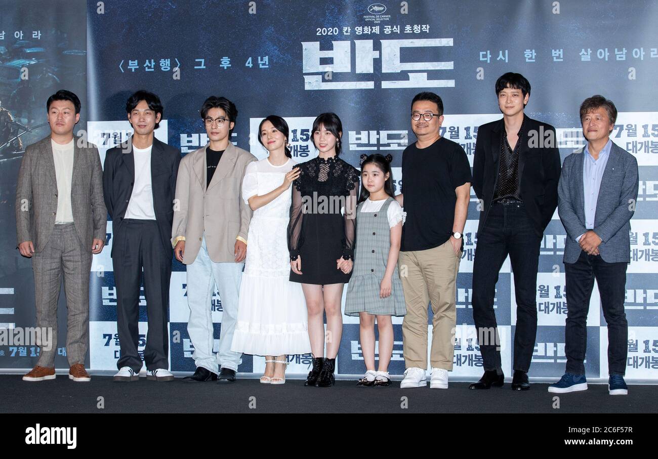 Séoul, Corée du Sud. 9 juillet 2020. L'acteur sud-coréen Kim min-jae (L), l'actrice Lee Jung-hyun (4e L) et Lee Re (Centre), le réalisateur Yeon sang-ho (3e R), l'acteur Gang Dong-Won (2e R) et Kwon Hae-hyo (R), assistent à une conférence de presse pour le film Peninsula à Séoul, en Corée du Sud, le 9 juillet 2020. Le film sera ouvert le 15 juillet. (Photo par: Lee Young-ho/Sipa USA) crédit: SIPA USA/Alay Live News Banque D'Images