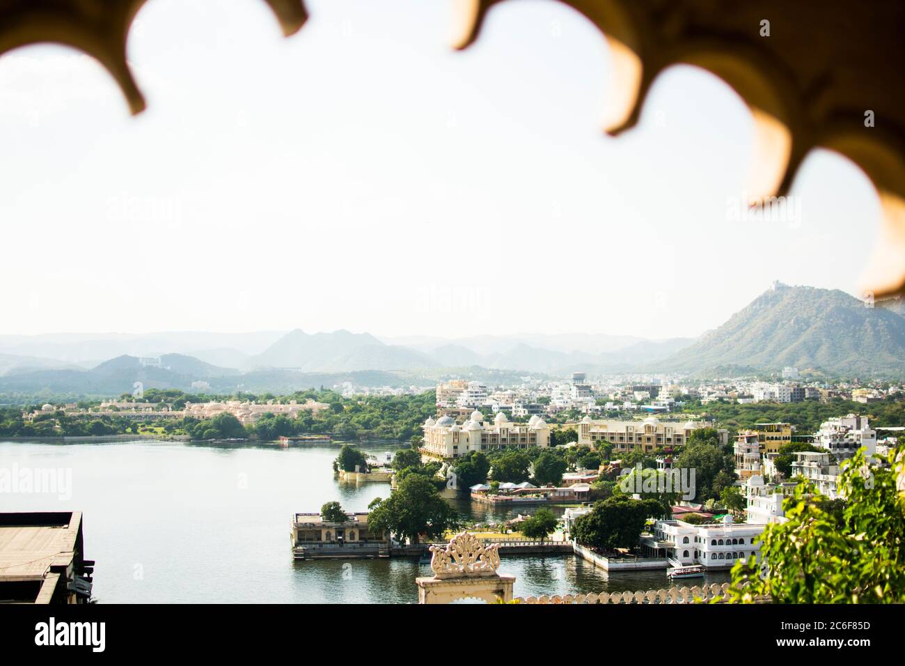 Le lac de Pichola est situé dans la ville d'Udaipur dans l'état indien du Rajasthan Banque D'Images