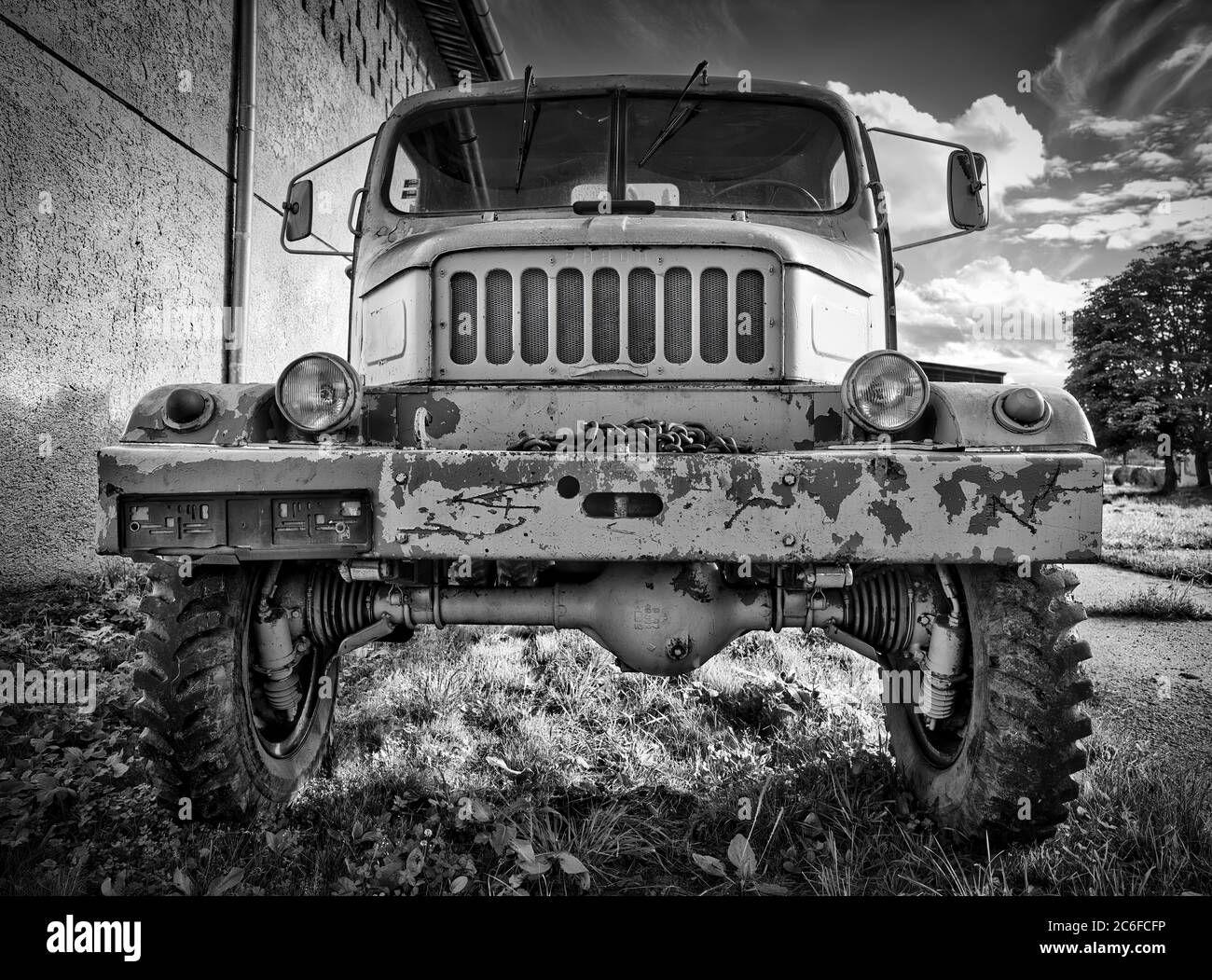 L'ancien camion Tatra épave de l'époque de Tchécoslovaquie Banque D'Images
