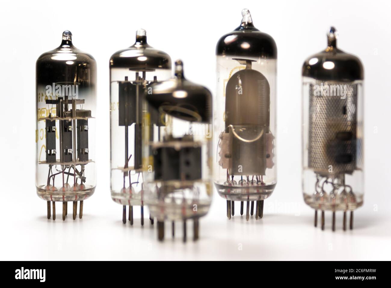 Un groupe de tubes à vide vintage datant des années 50. Banque D'Images
