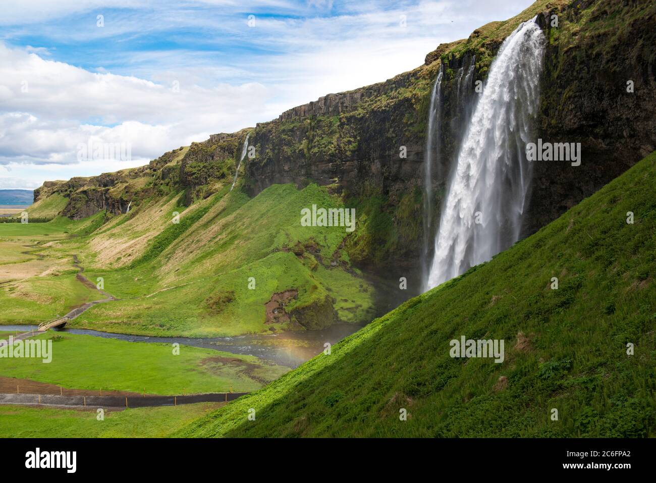 Paysage d'été avec chute d'eau Seljalandsfoss, Islande du Sud Banque D'Images