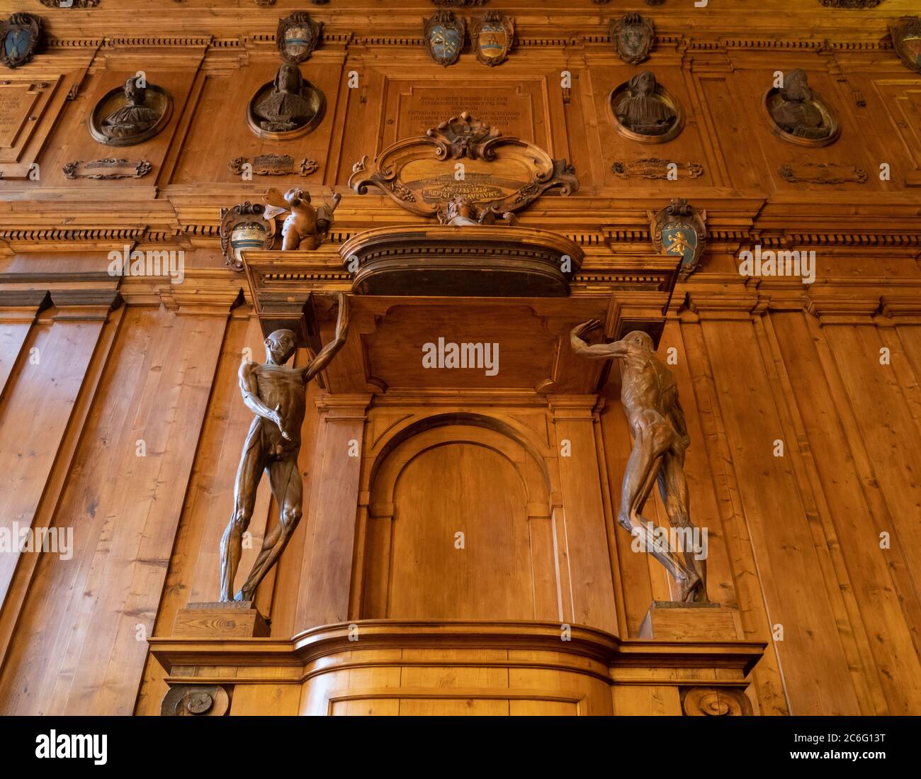 Le bureau du lecteur dans le Théâtre anatomique de l'Archiginnasio. Bologne, Italie. Banque D'Images