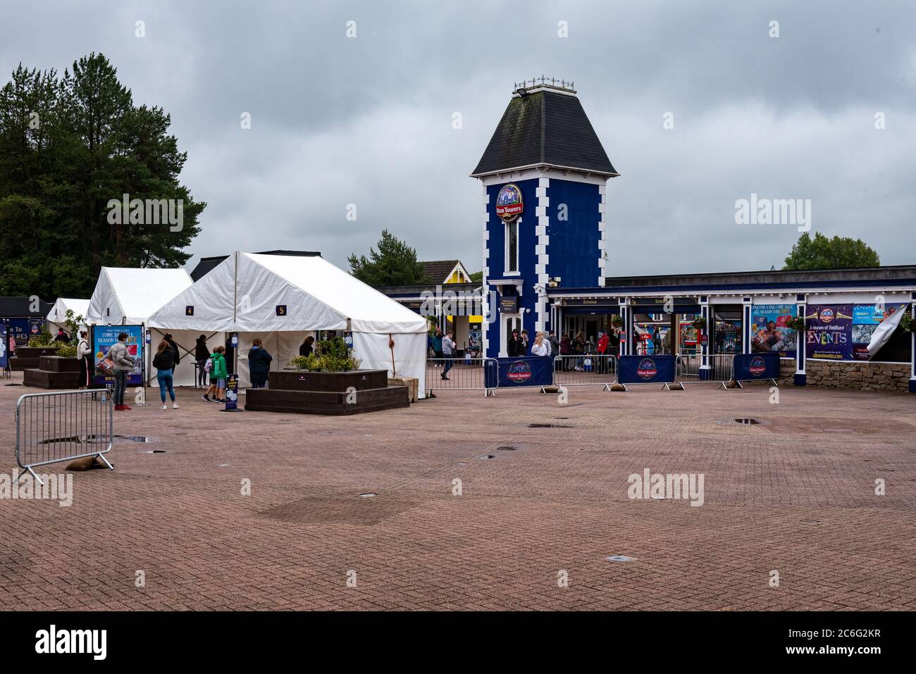 Alton, Royaume-Uni. 9 juillet 2020. Le parc à thème Alton Towers ouvre de nouveau ses portes au public après sa fermeture en raison de la pandémie mondiale de Covid-19. Credit Jason Chillmaid/Alay Live News Banque D'Images