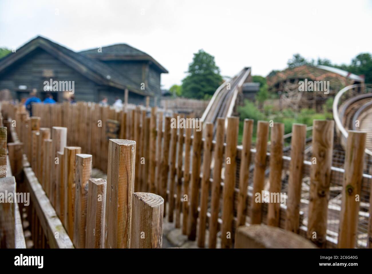 Alton, Royaume-Uni. 9 juillet 2020. Les amateurs de sensations fortes portent des masques de protection tout en montant sur les montagnes russes Wickerman après l'ouverture du parc après la levée des restrictions de verrouillage de Covid-19/coronavirus. Crédit: Jason Chillmaid/Alay Live News Banque D'Images