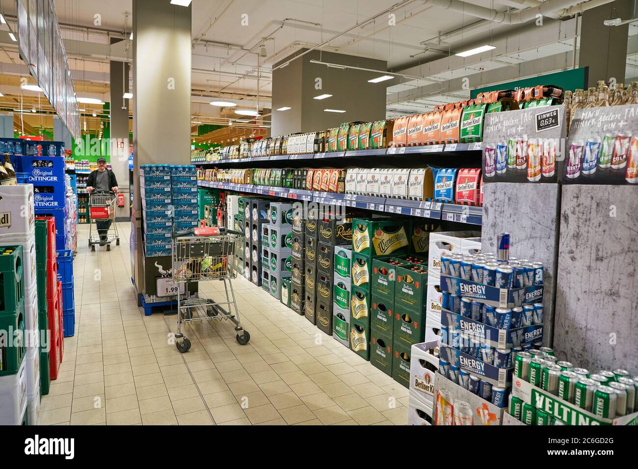 BERLIN, ALLEMAGNE - VERS SEPTEMBRE 2019 : photo intérieure de Kaufland à Berlin. Kaufland est une chaîne d'hypermarchés allemande, qui fait partie du groupe Schwarz qui Banque D'Images