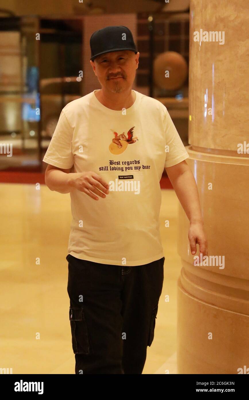 Le chanteur chinois, auteur-compositeur et compositeur de l'ethnicité mongole Tengger, également connu sous le nom de Tenger ou Tengri, se présente à un hôtel pendant sa préparation Banque D'Images
