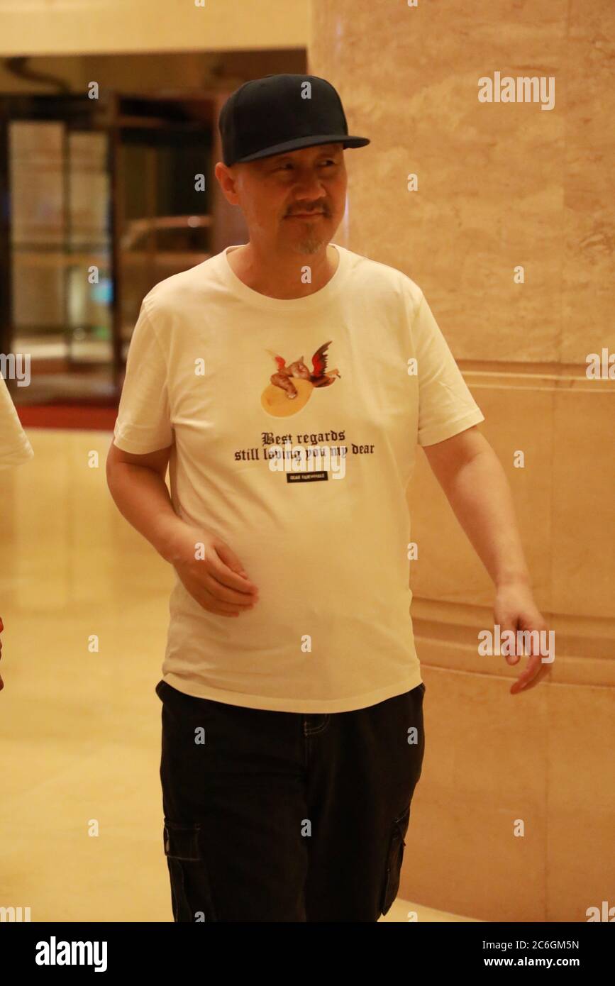 Le chanteur chinois, auteur-compositeur et compositeur de l'ethnicité mongole Tengger, également connu sous le nom de Tenger ou Tengri, se présente à un hôtel pendant sa préparation Banque D'Images