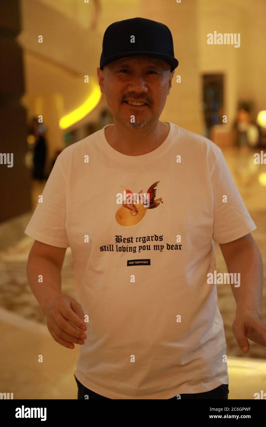 Le chanteur chinois, auteur-compositeur et compositeur de l'ethnicité mongole Tengger, également connu sous le nom de Tenger ou Tengri, se présente à un hôtel pendant sa préparation Banque D'Images
