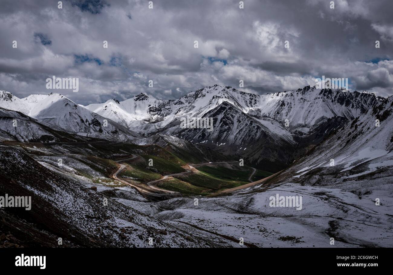 Un paysage merveilleux le long de la route Duku, qui est reconnue comme la plus belle autoroute, nord-ouest de la Chine Xinjiang Uyghur région autonome, 13 Ju Banque D'Images
