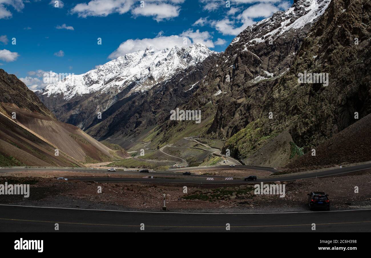 Un paysage merveilleux le long de la route Duku, qui est reconnue comme la plus belle autoroute, nord-ouest de la Chine Xinjiang Uyghur région autonome, 13 Ju Banque D'Images