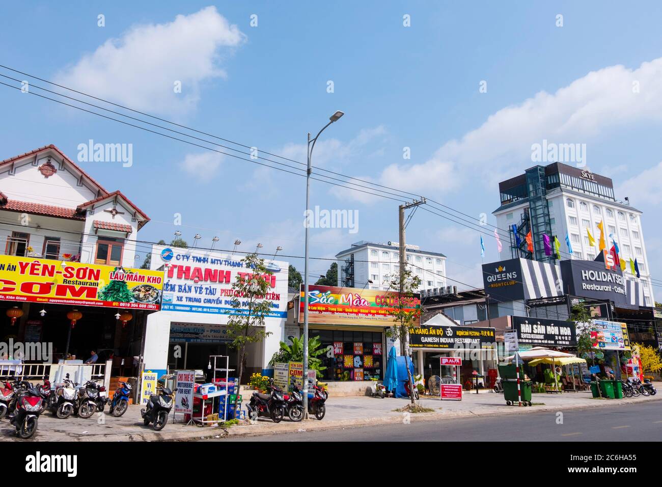 Restaurants, hôtels, Duong Tran Hung Dao, rue principale, à long Beach, Duong Dong, Phu Quoc, Vietnam, Asie Banque D'Images