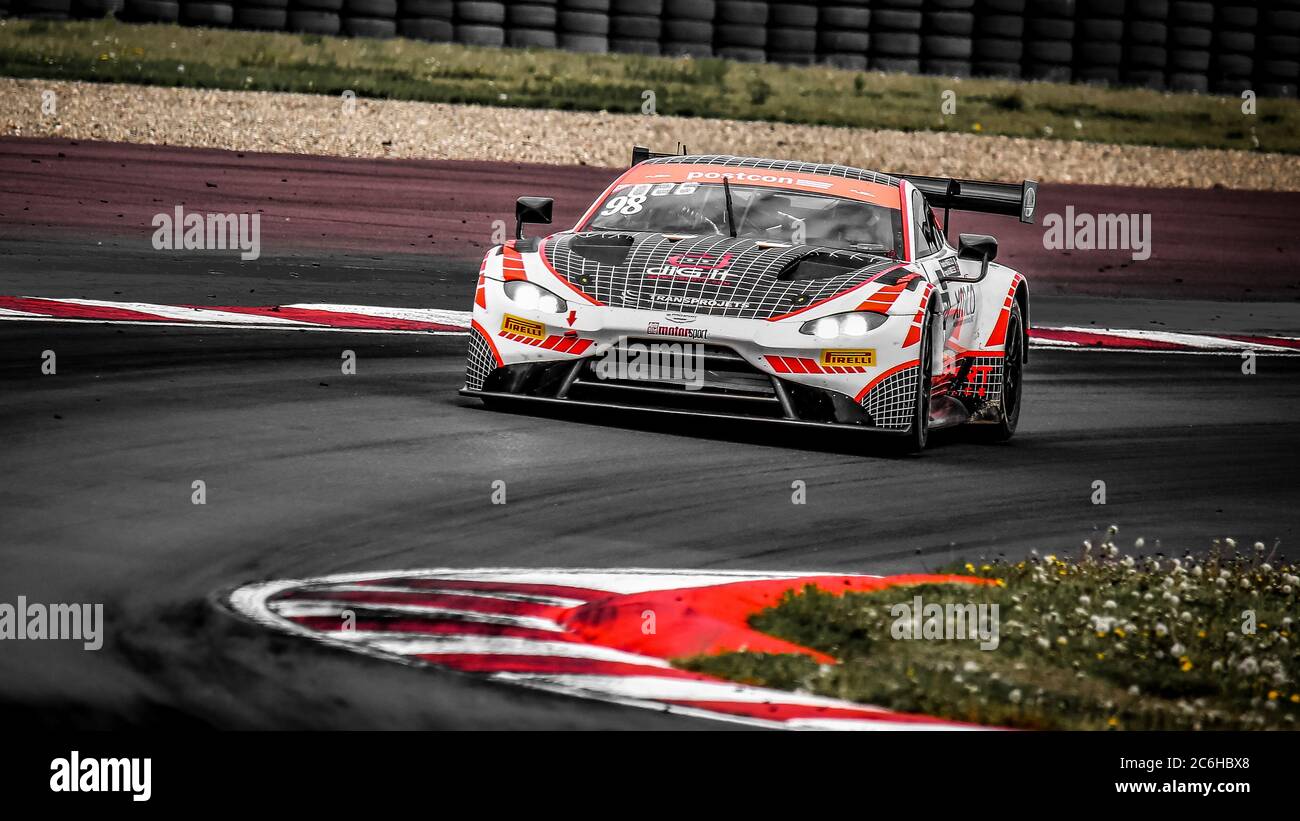 Oschersleben, Allemagne, 26 avril 2019: Le pilote suisse Hugo de Sadeleer pilotant l'Aston Martin Vantage par PROPEAK Performance pendant une course GT Banque D'Images