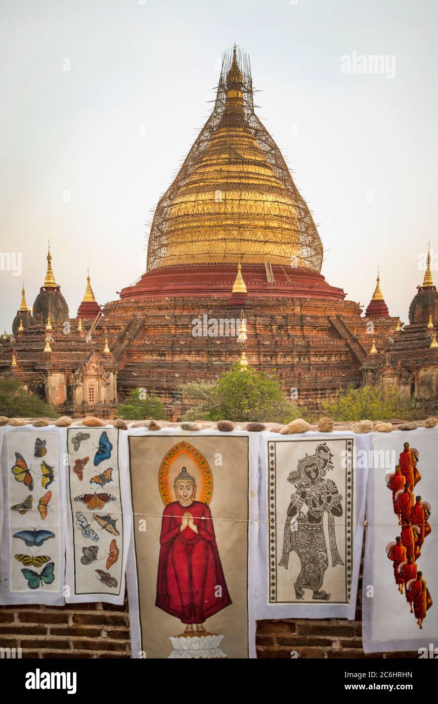 Peintures souvenirs à vendre dans le Vieux Bagan, Myanmar Banque D'Images Peintures souvenirs à vendre dans le Vieux Bagan, Myanmar Banque D'Images